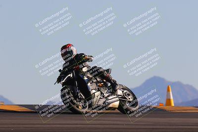 media/Nov-06-2023-Moto Forza (Mon) [[ce023d0744]]/3-Intermediate Group/Session 5 (Turn 9)/